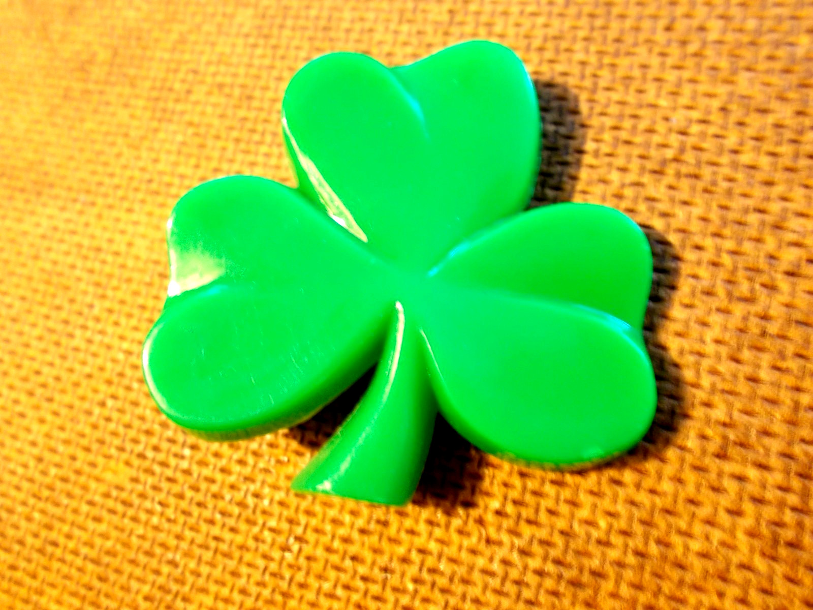 Hallmark ST PATRICK'S Lapel Pin - " Shamrock" large flat - 1976