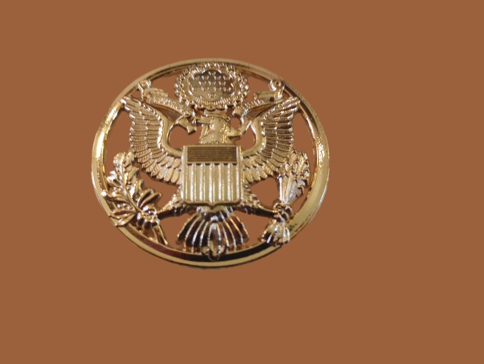 U.S Military Army Enlisted Hat lapel Pin Large Gold Cap Badge insignia 1-3/4"