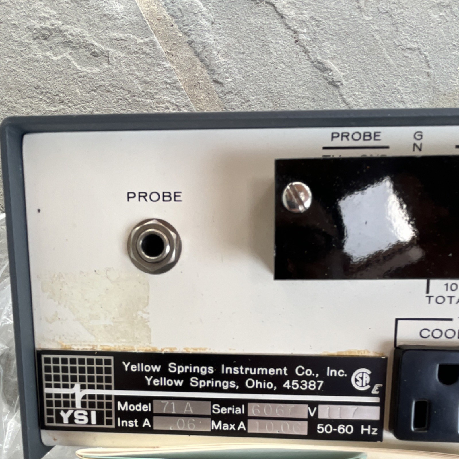 YSI 71A Analog Temperature Controller w/ Probe Input, Heat/Cool Outlets