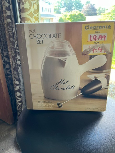 New NIB Bed Bath & Beyond Hot Chocolate Maker Ceramic Pot & Frother Set