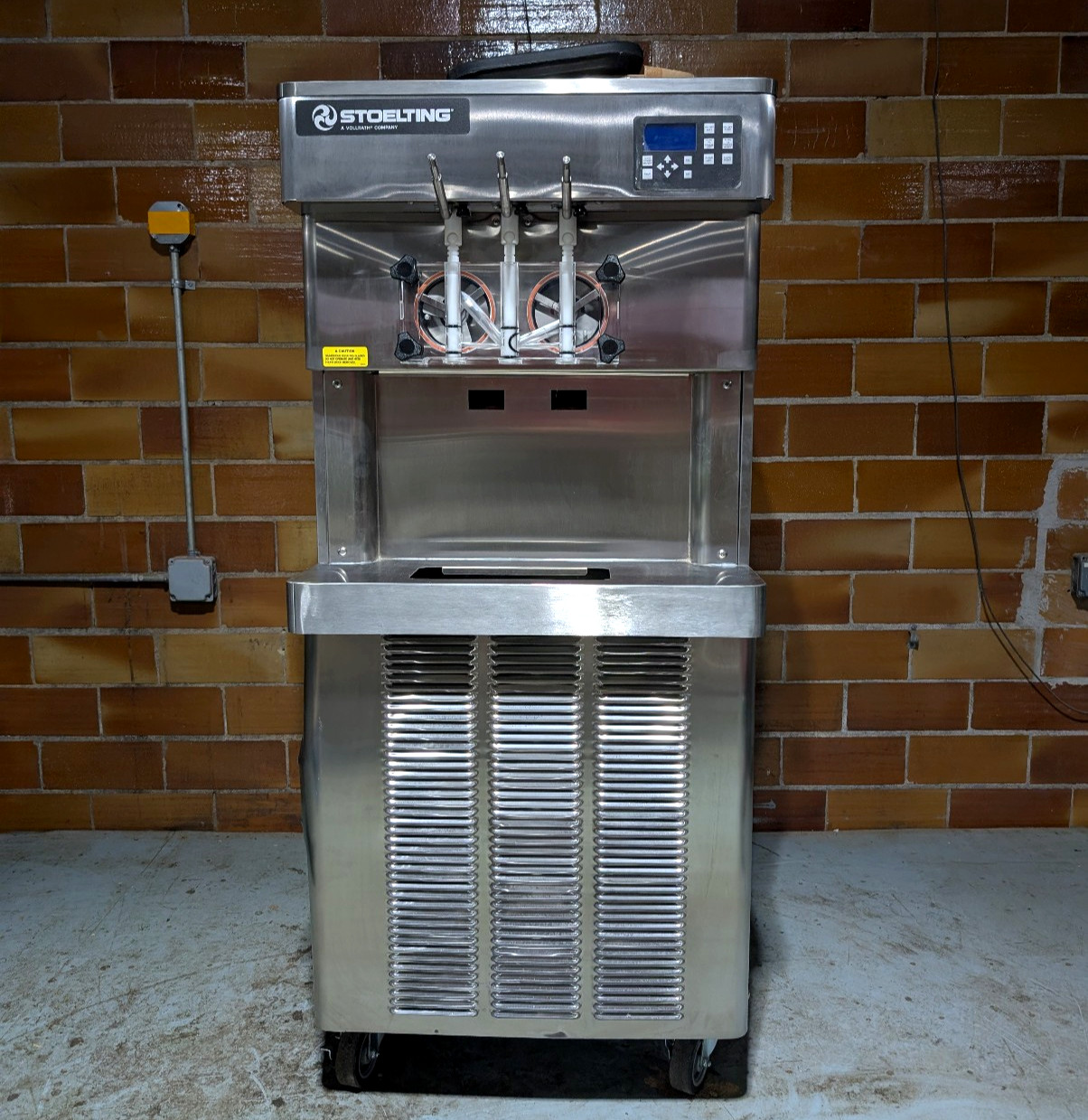 Stoelting O231-38I2F Water Cooled Gravity Fed Soft Serve/Yogurt Freezer