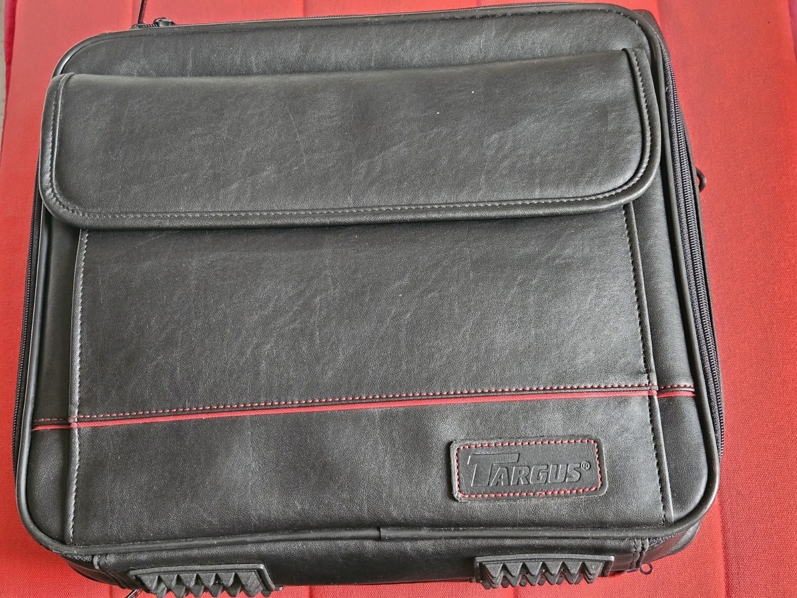 Targus CUN1 Leather Laptop Bag Black [ Great Condition]