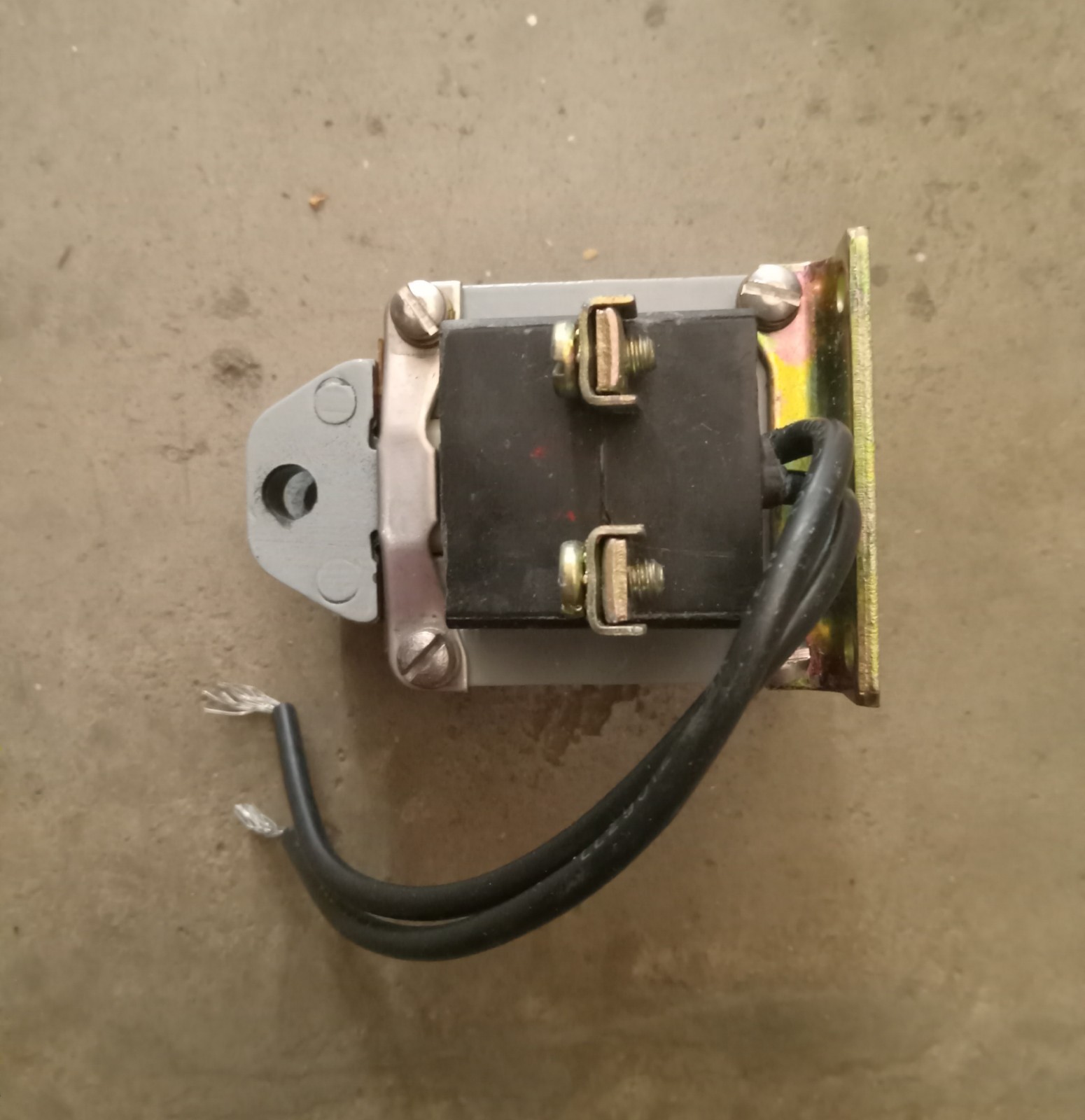 GENERAL ELECTRIC CR9500A102A3A 230V Pull Type Solenoid