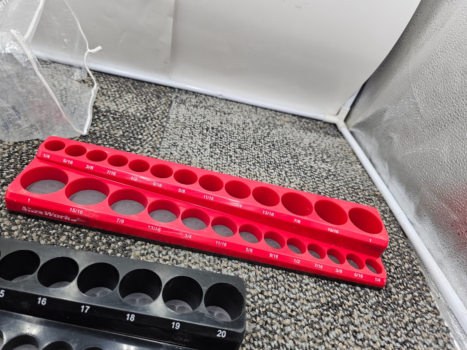 MaxWorks Magnetic Socket Organizer 4-Piece Red/Black For SAE & Metric Sockets