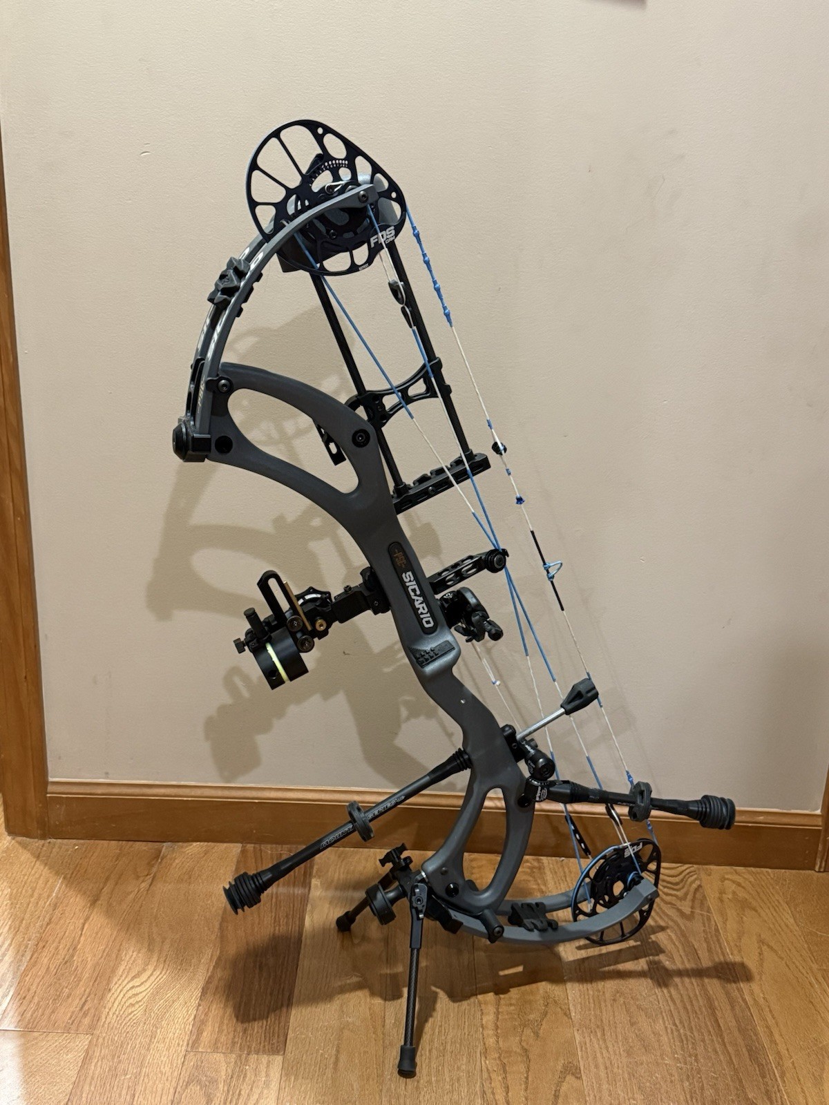 PSE Sicario Compound Bow Package Right Handed 70
