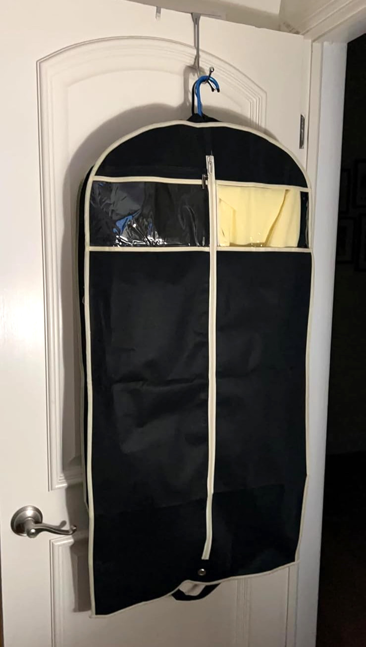 Gusseted Travel Garment Bag with Accessories Zipper Pocket Breathable 43" Black