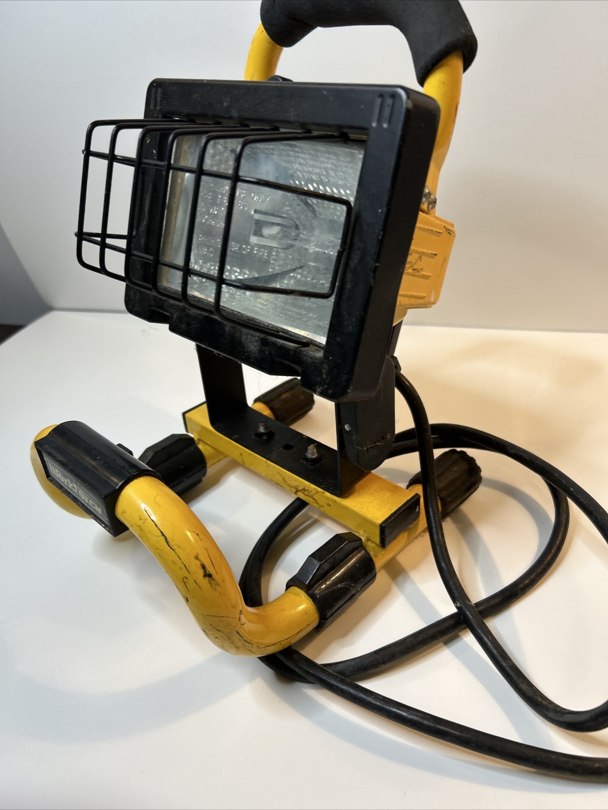 Workforce Halogen Light. Needs New Bulb
