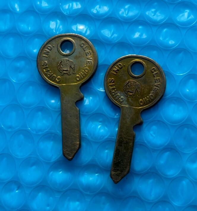 set of 2  vintage NOS Curtis Bulldog logo UN1  key blanks                    [1]