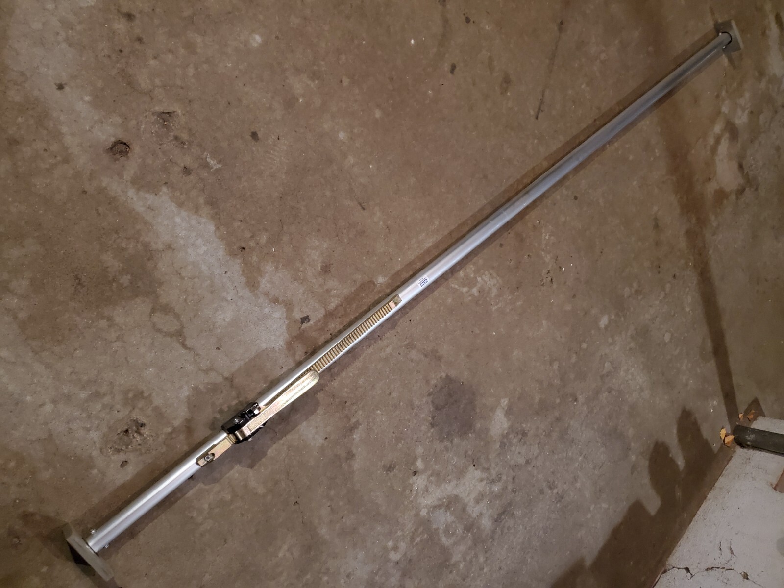 Expandable Uline Load Bars