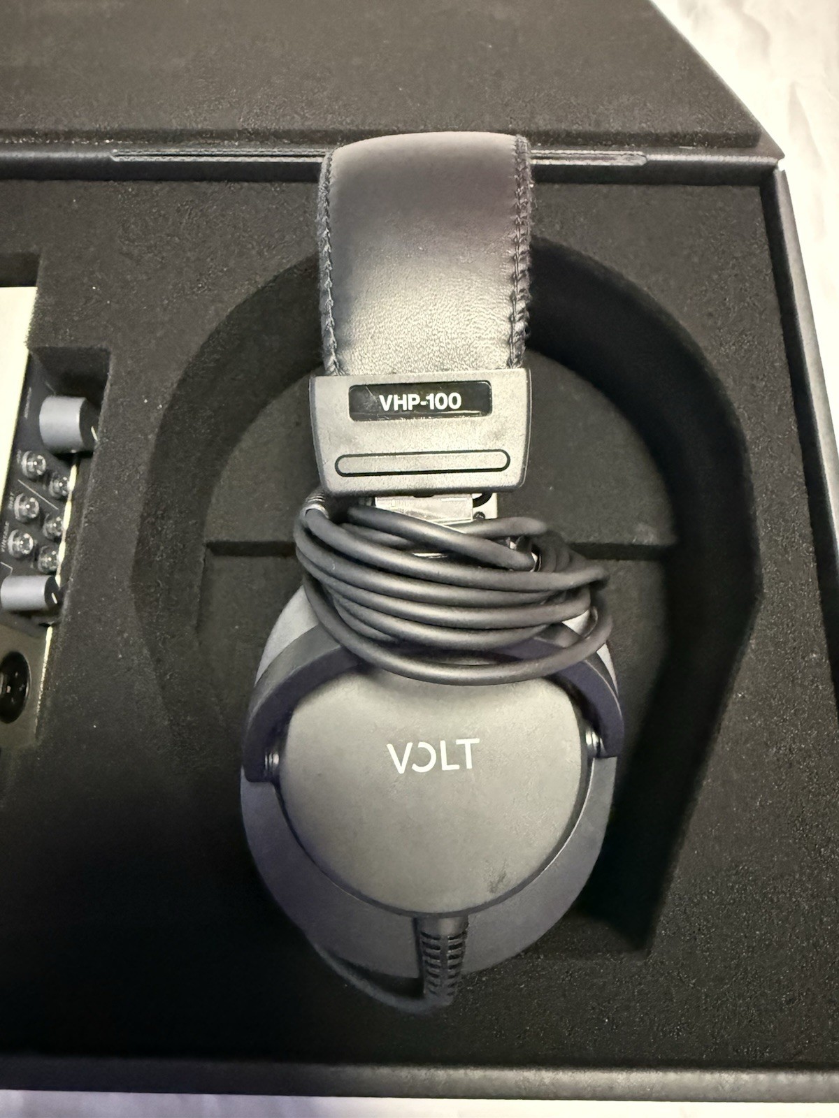 Universal Audio Volt 2 Recording Studio Pack Bundle