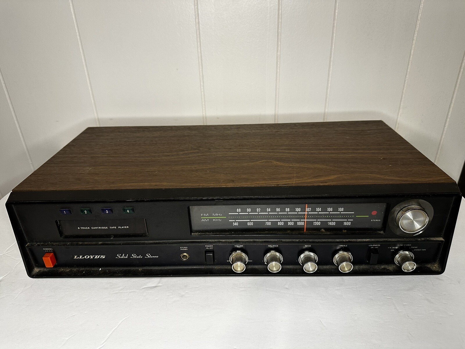 VTG LLoyds 1M32W-O7A 8 Track Solid State AM/FM Stereo Made In Japan