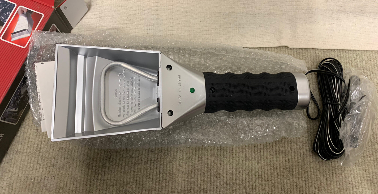 TOTES Heated Ice Scraper With Built In Flashlight, 12V.