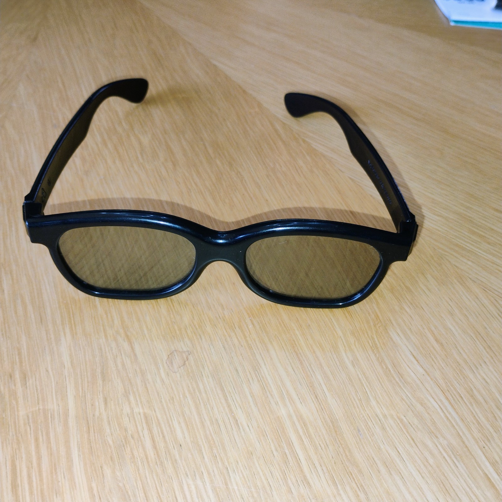 REAL D 3D Polarized Passive Adult-Size Glasses Movie Theater Film Excellent
