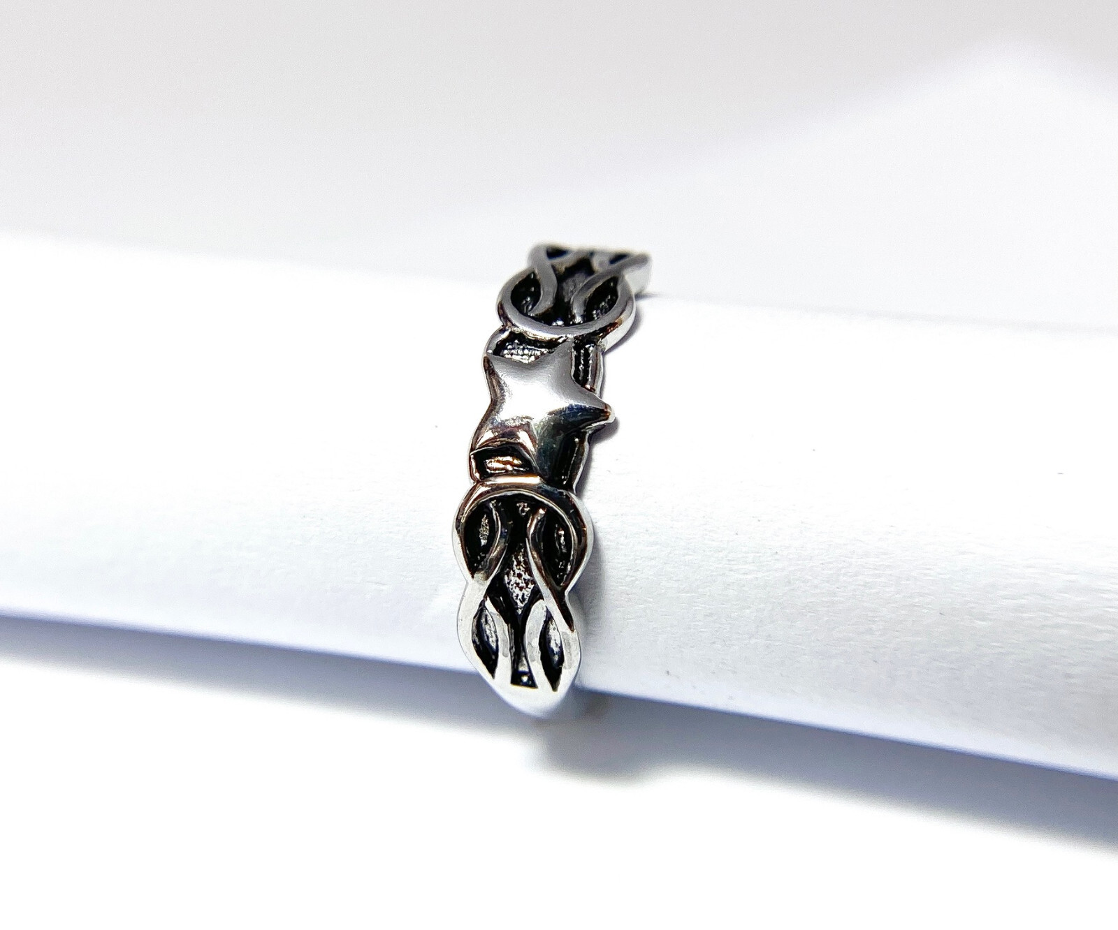 Weave Pattern w/ Star and Moons Center Adjustable Mid Ring / Toe Ring