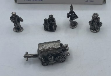 The Americana Pewter Collection AH110 Covered Wagon & 4 Various Figures