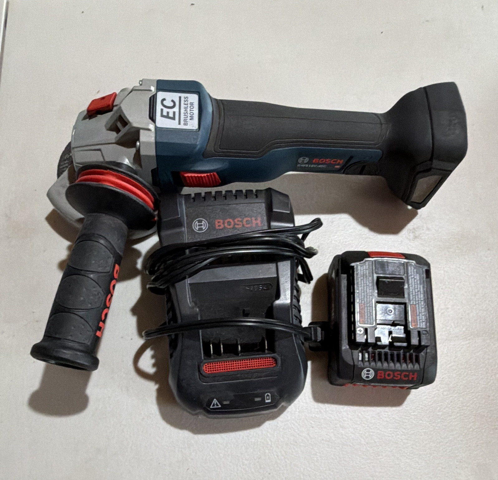 Bosch GWS18V-45C 18V Li-Ion 4Ah Angle Grinder 4-1/2 in Battery & Charger