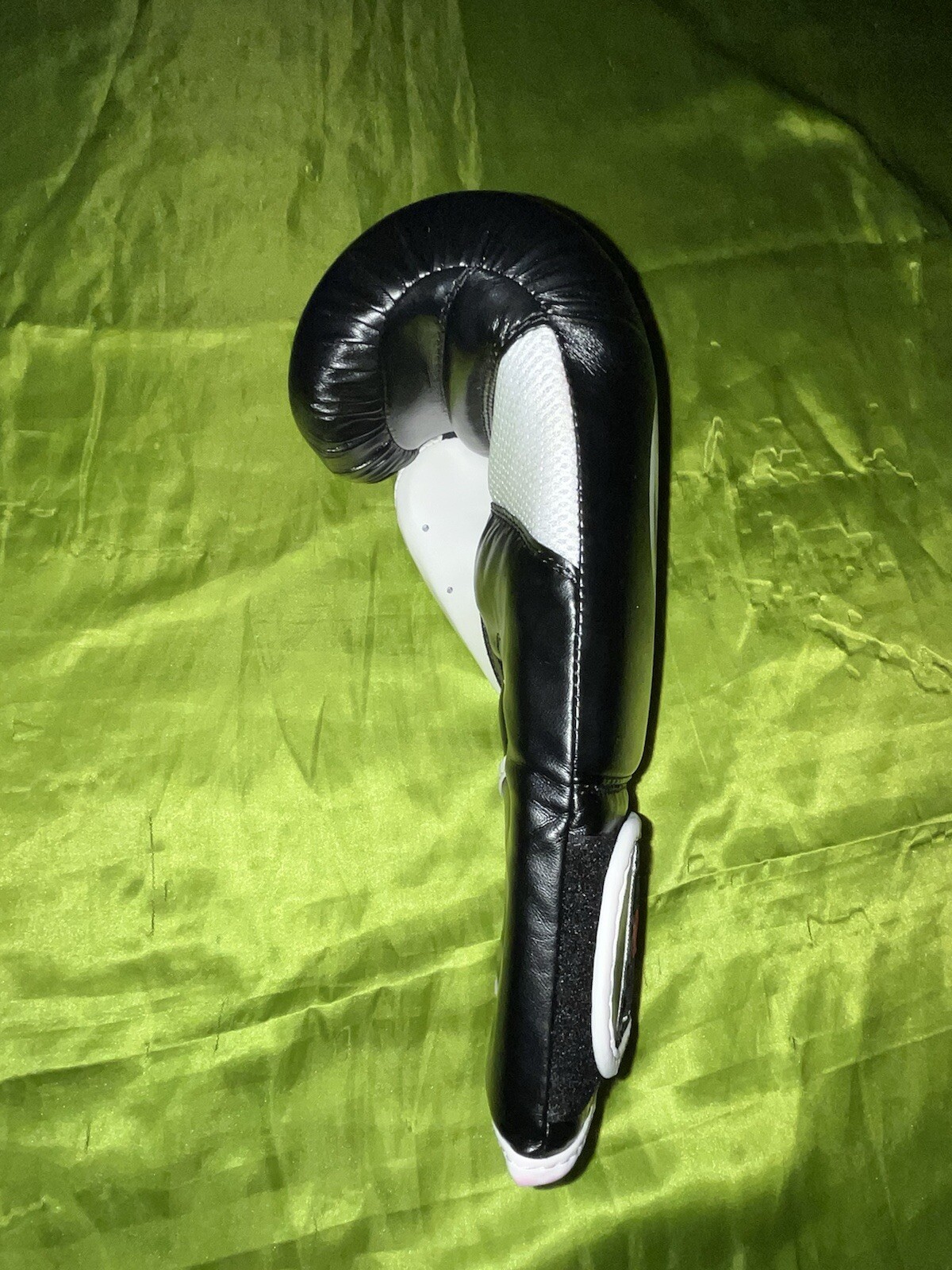 9 ROUND Boxing Gloves 10oz Black White Hook And Loop Straps
