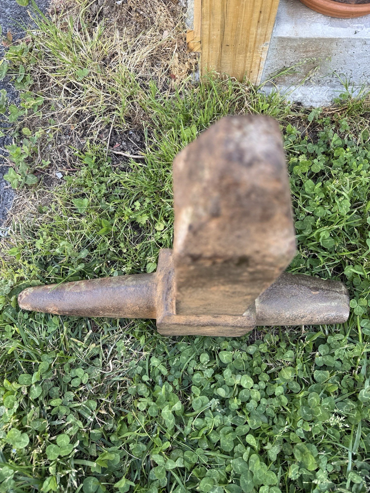 ANTIQUE TOOL PRIMITIVE STAKE STUMP ANVIL BLACKSMITH FORGE 39 Lb 15"