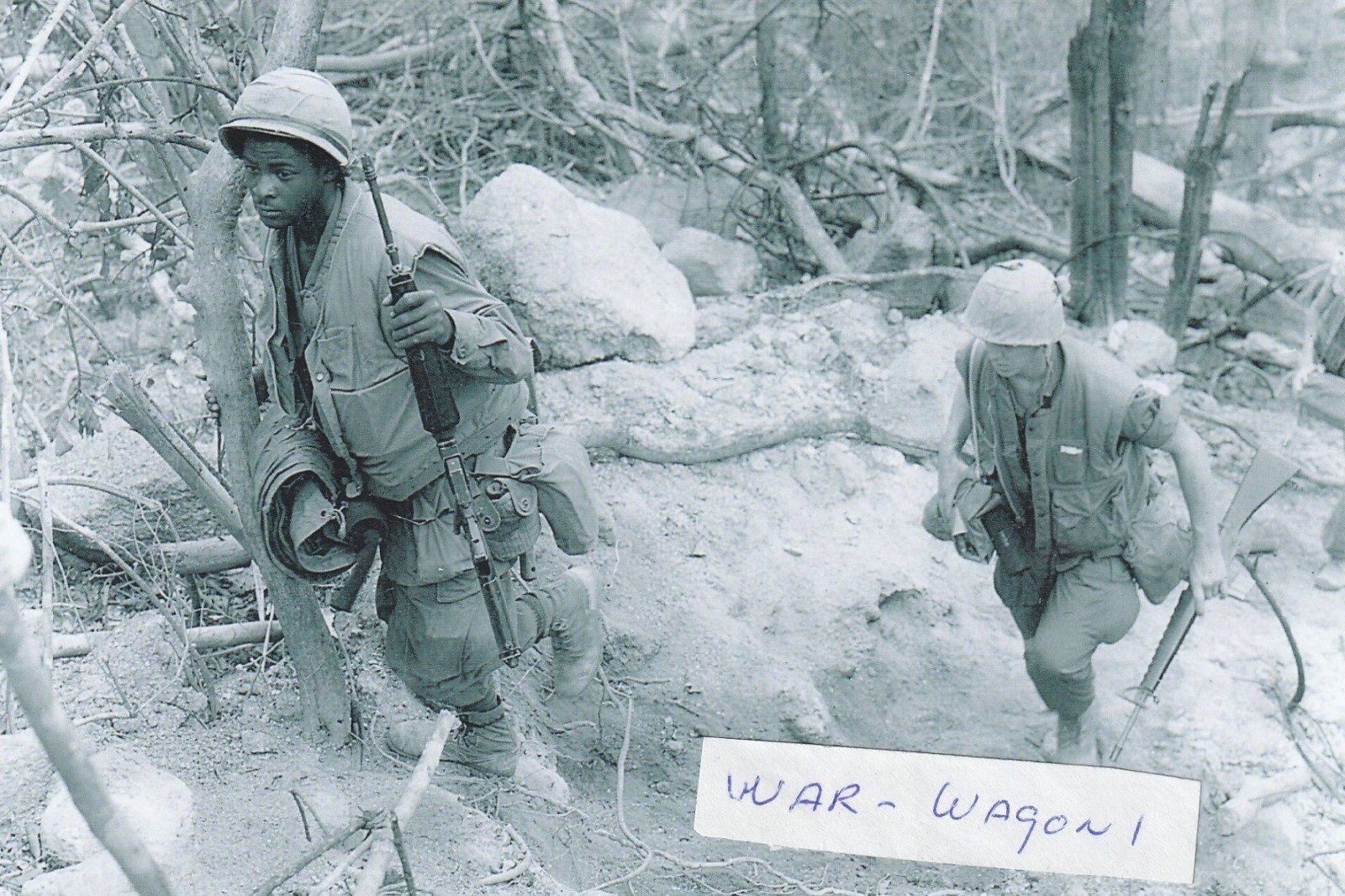 Vietnam  War  Photos --  Soldiers On The Move