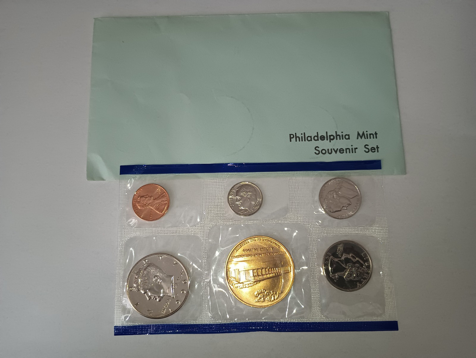 1996 PHILADELPHIA SOUVENIR MINT SET !