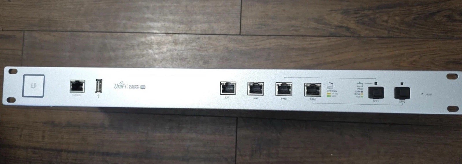 Ubiquiti Networks UniFi Security Gateway Pro  USG-PRO-4