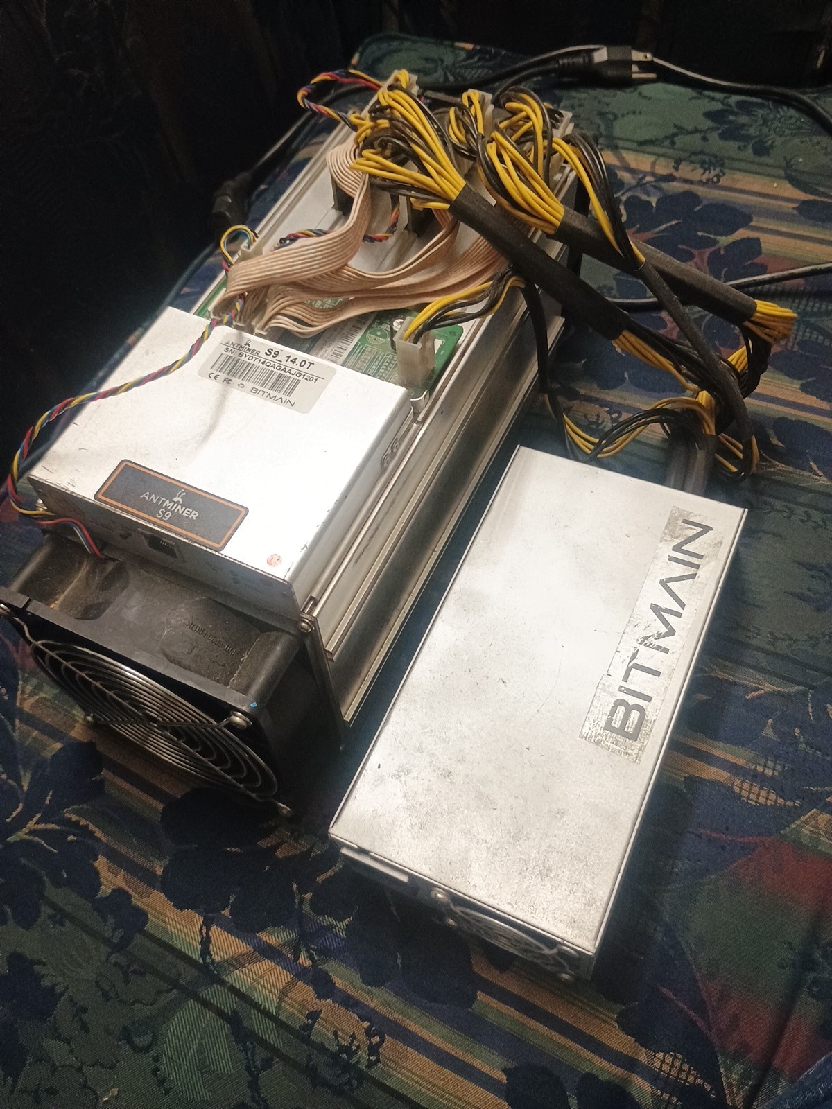 Bitmain Antminer S9 14 TH/s Bitcoin Miner with APW3 Power Supply