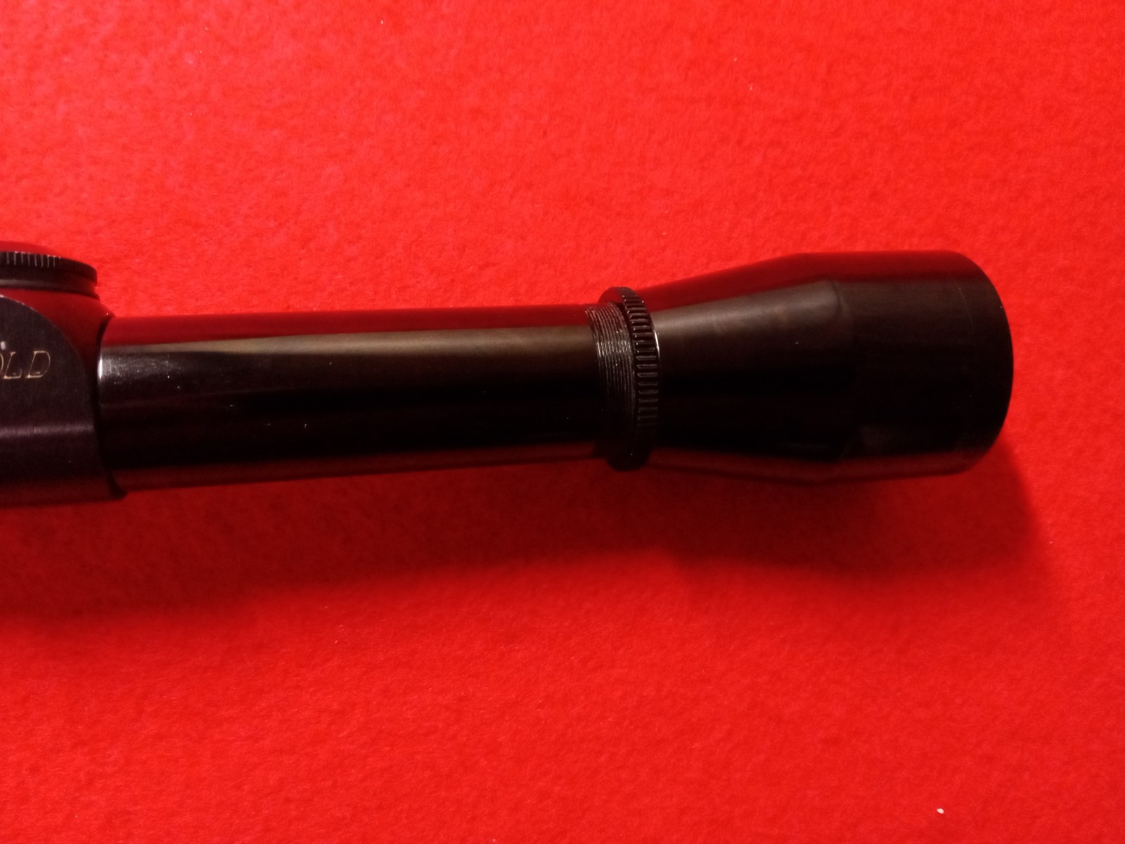 Leupold M8 4X 30mm Scope / Gloss Black / Dust Covers