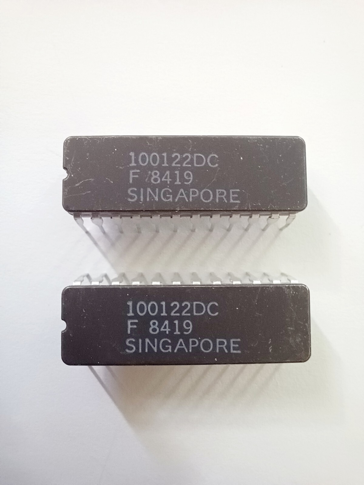 Lot of 2* FAIRCHILD 100122DC LOGIC GATE CERDIP-24  NEW! NOS USA SELLER!
