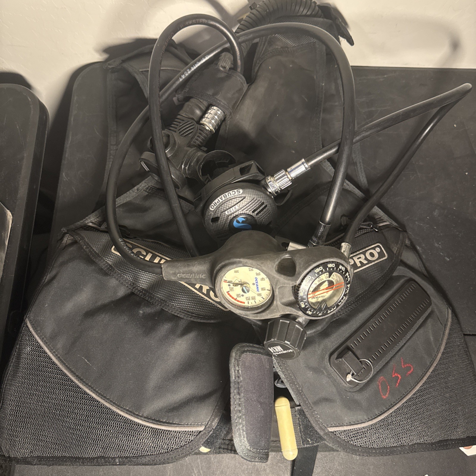 Scubapro MK2 R190 Scuba Regulator , Oceanic Pressure Gauge, Scubapro Vest