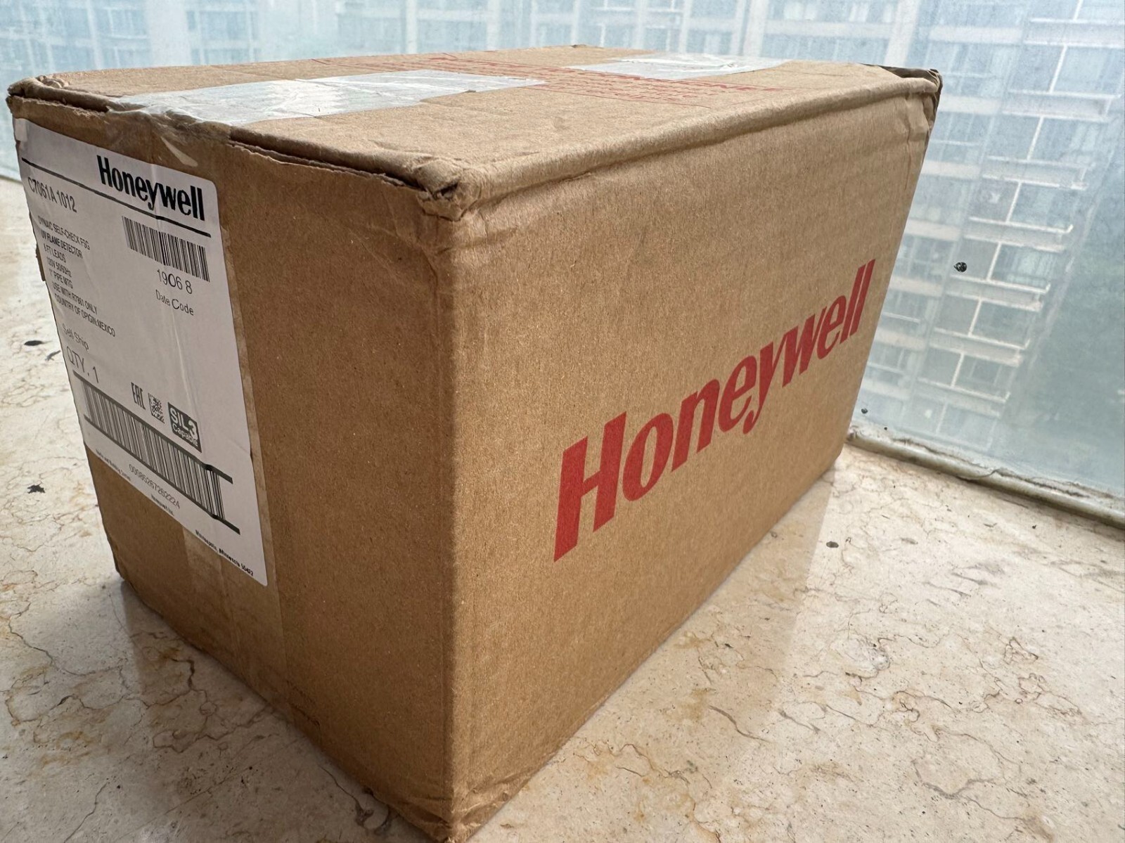 New In Box Honeywell C7061A1012 UV Detection Flame Detector