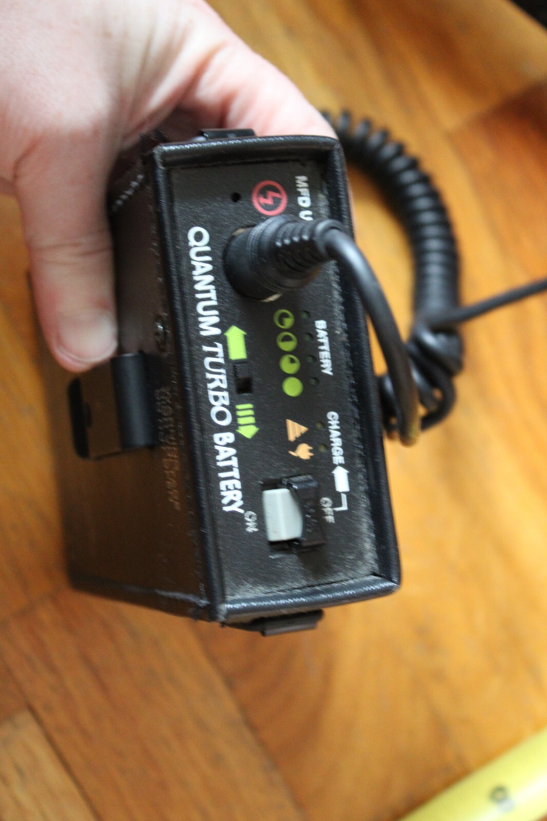 Quantum Instruments Qflash T2 Handle Mount Flash Strobe - Battery - Untested