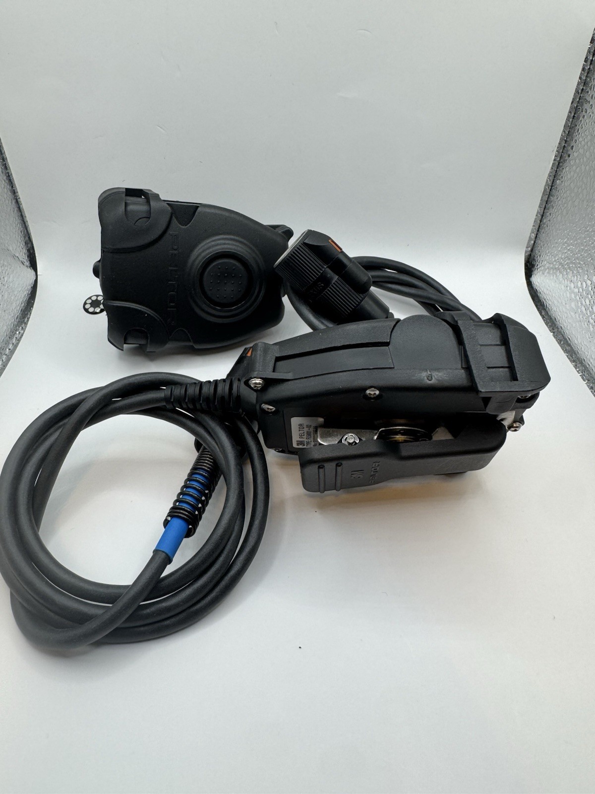 Peltor (Bundle) 3M Comtac VI Nib Hearing Defender Headset Coyote