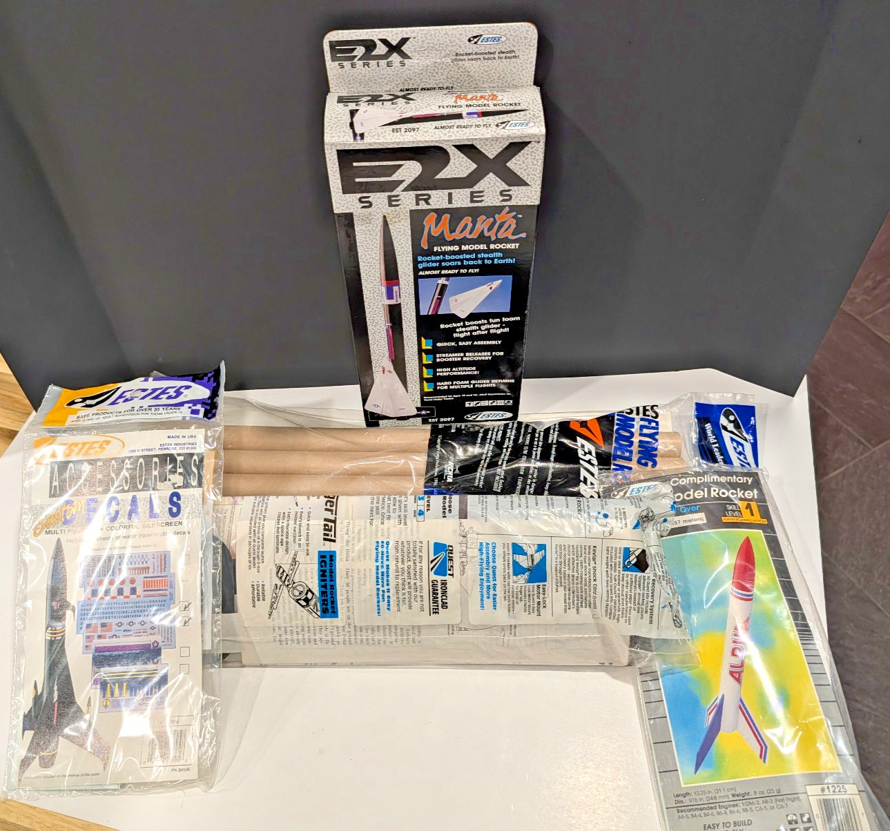 Estes Manta Alpha Rocket Kit Quest DC-Y Space Clipper Decals Body Tubes Lot New