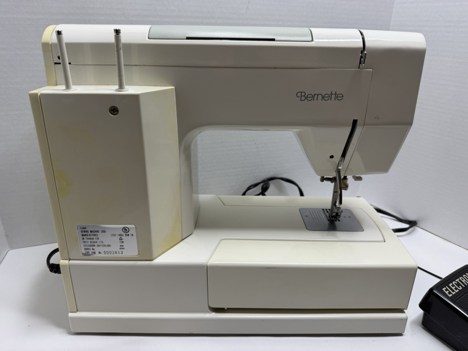 Bernette 740E Sewing Machine Working Comes With Instructions and Accessories