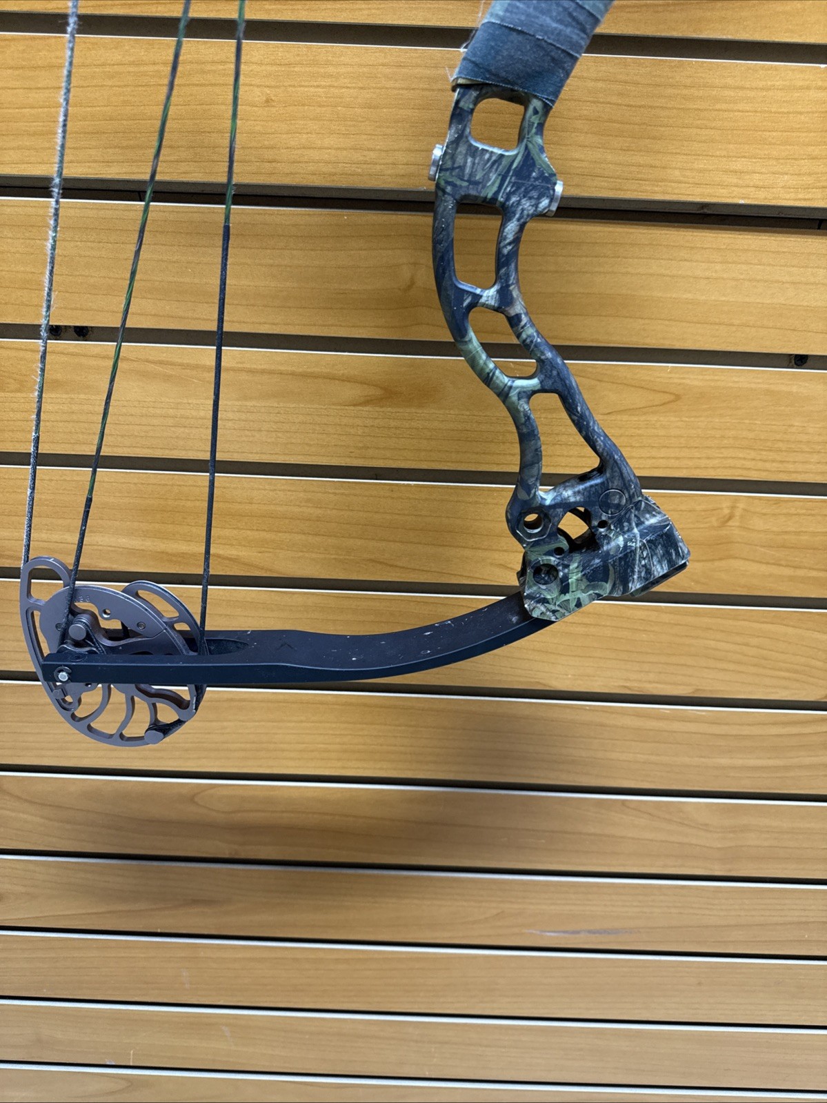 Bowtech Archery Compound Bow - Allegiance - #60 - 29” Draw Length - RH