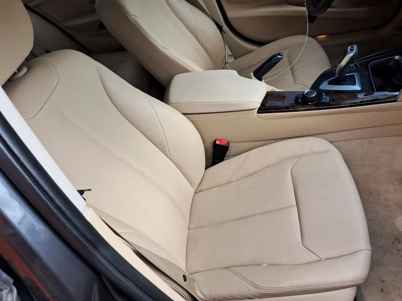 320I 2014 Glove Box 4816732