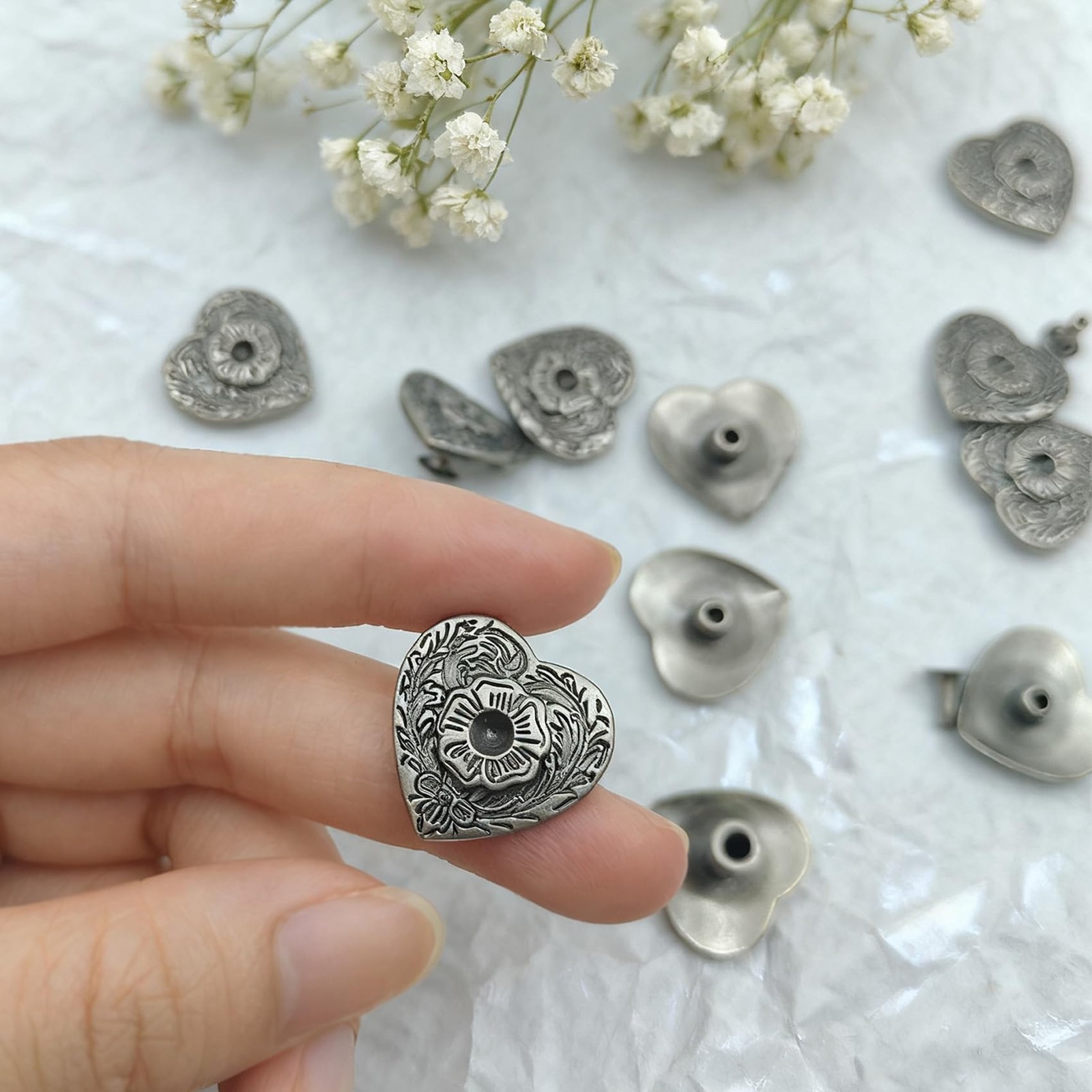 20 PCS Silver Heart Pattern Buttons Love Rivets Retro Carving Texture Bag