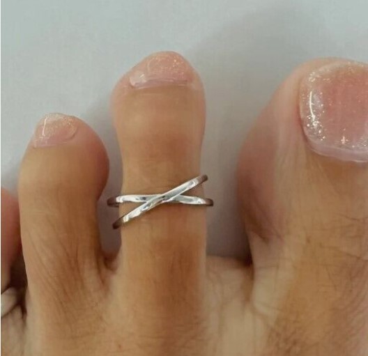Women's Day Gift Solid Metal Daily Wear Crisscross Foot Toe Ring Silver
