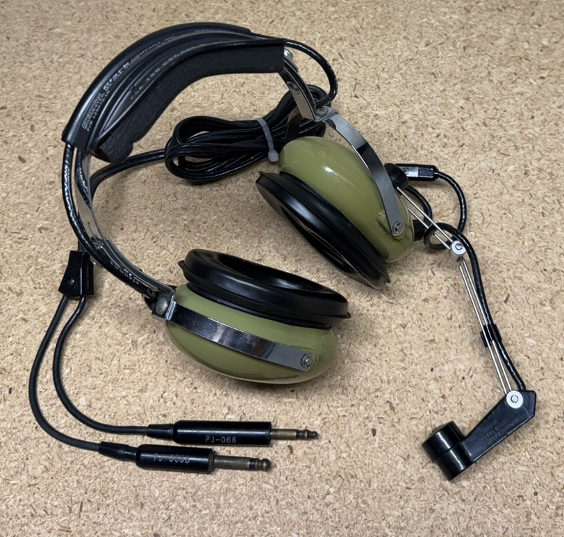 David Clark Co. Inc. Model H10-30 Aviation Headset - Dual Plug