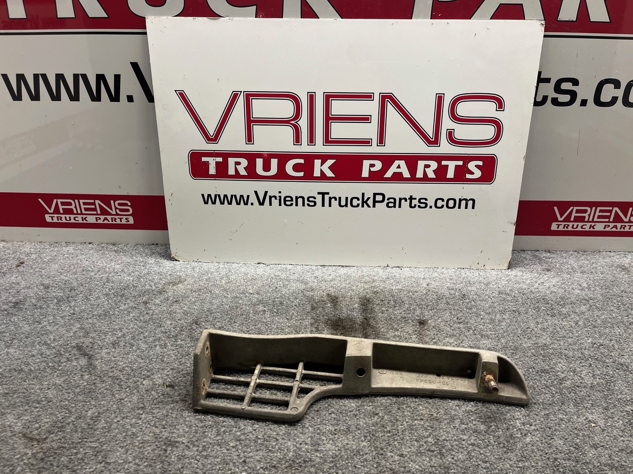 PETERBILT 15-05344L STEP-FENDER FRONT ALUM CAST LH