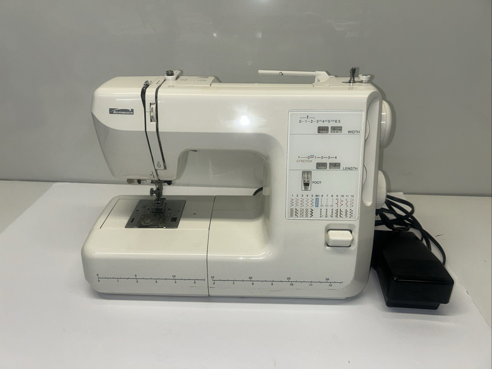 Kenmore Sears Sewing Machine 385-16020100 with Foot Pedal - Works Well