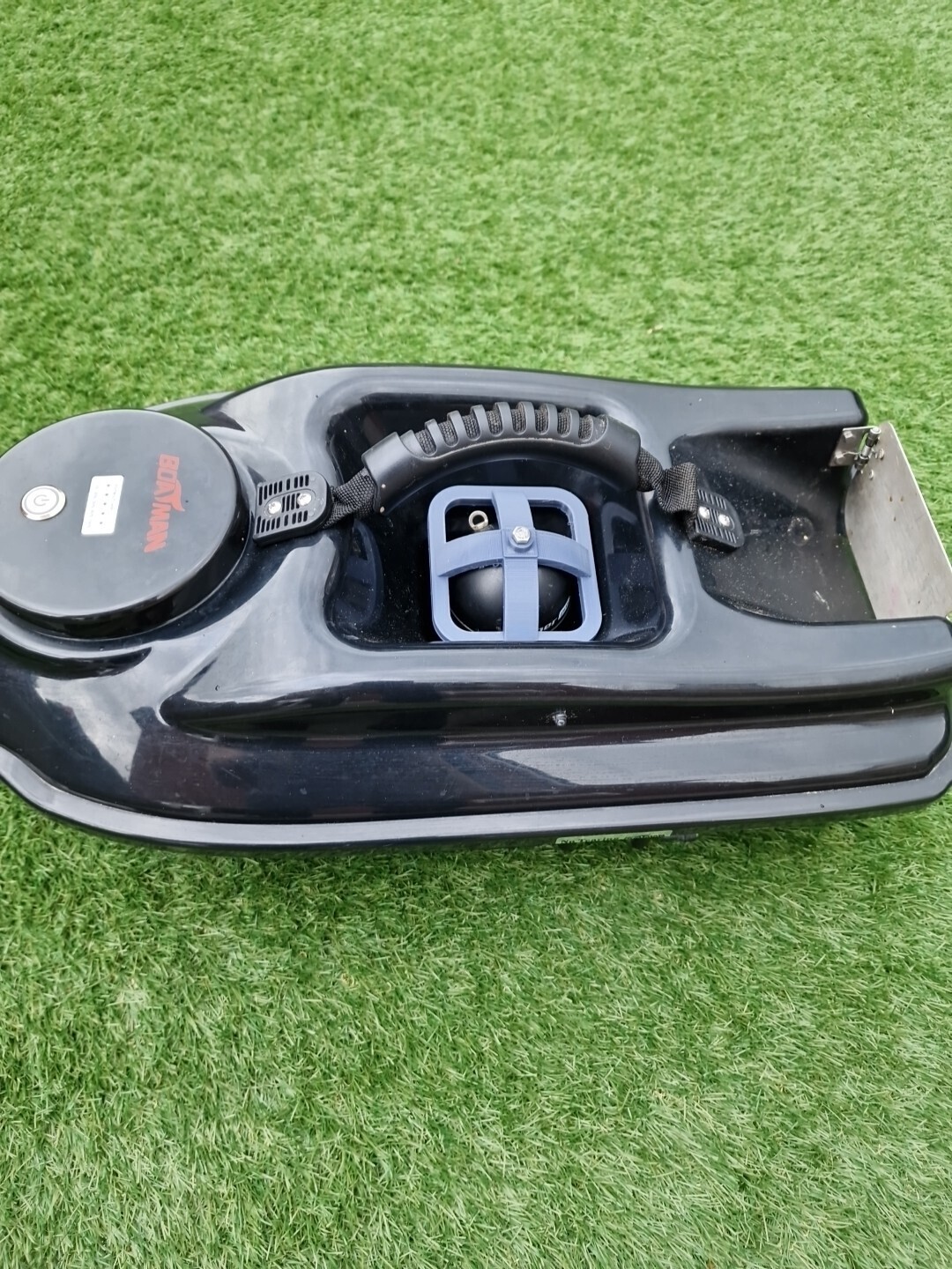 Deeper mount for actor bait boat