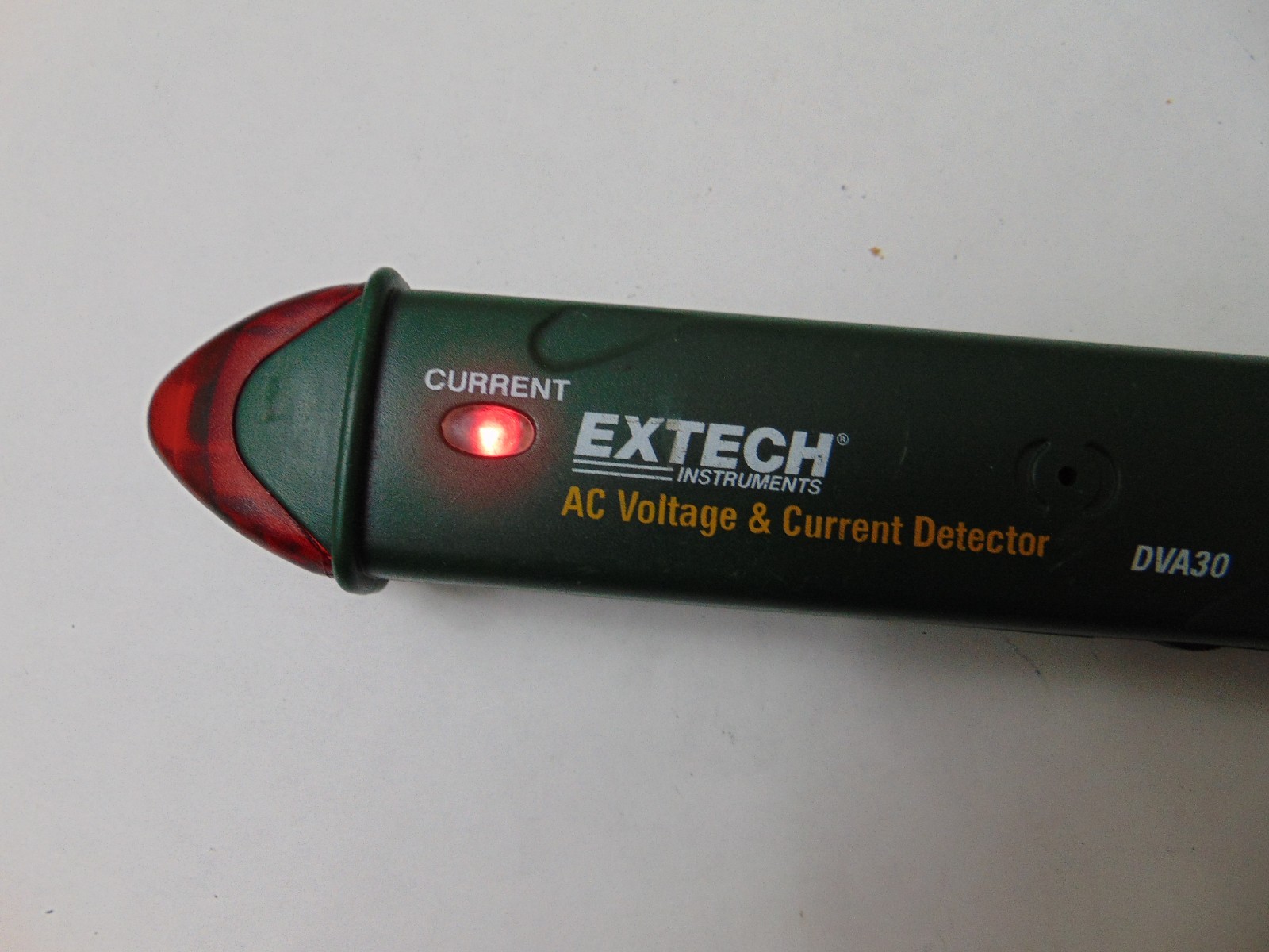EXTECH Instruments AC Voltage & Current Detector DVA30 (12V-600V, 200mA-1000A)