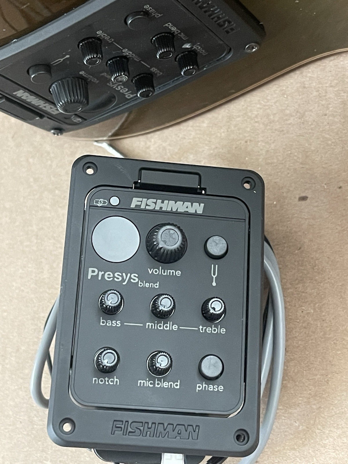 Fishman 301 Acoustic Guitar Mic Blend Dual Preamp fishman EQ Tuner Piezo Pic