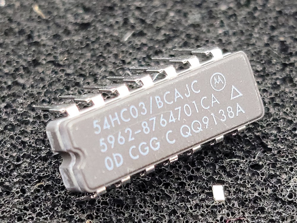 New (4pcs) 5962-8764701CA MOTOROLA IC Logic