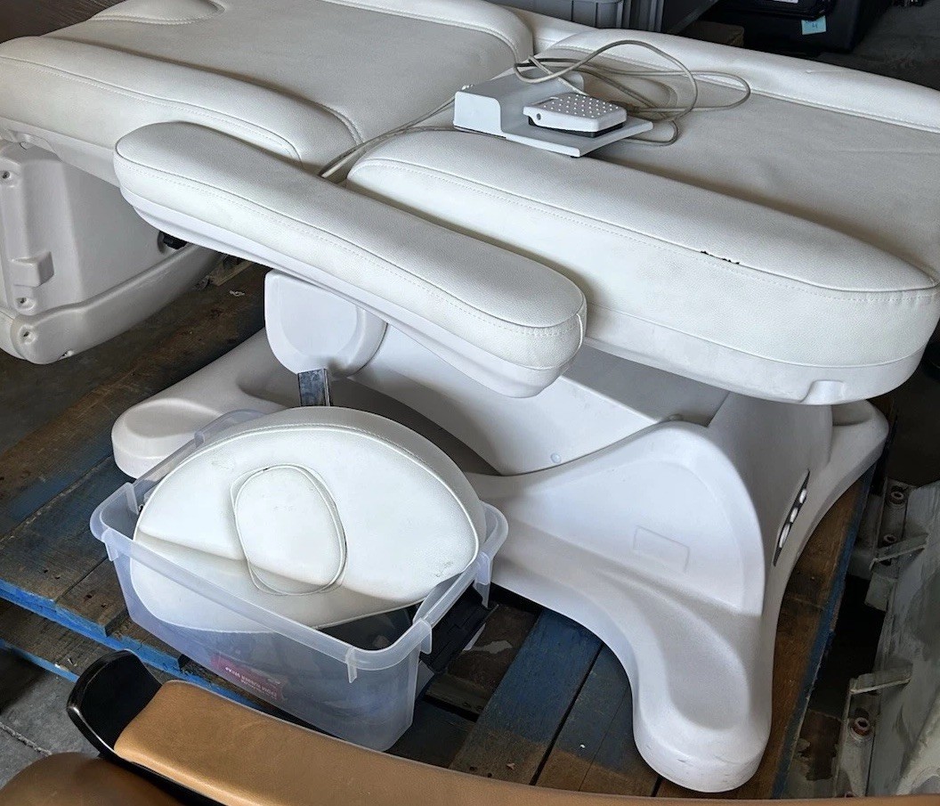 DIR Fiona 4-Motor Electric Medical Spa Procedure Chair Exam Table Excellent Cond