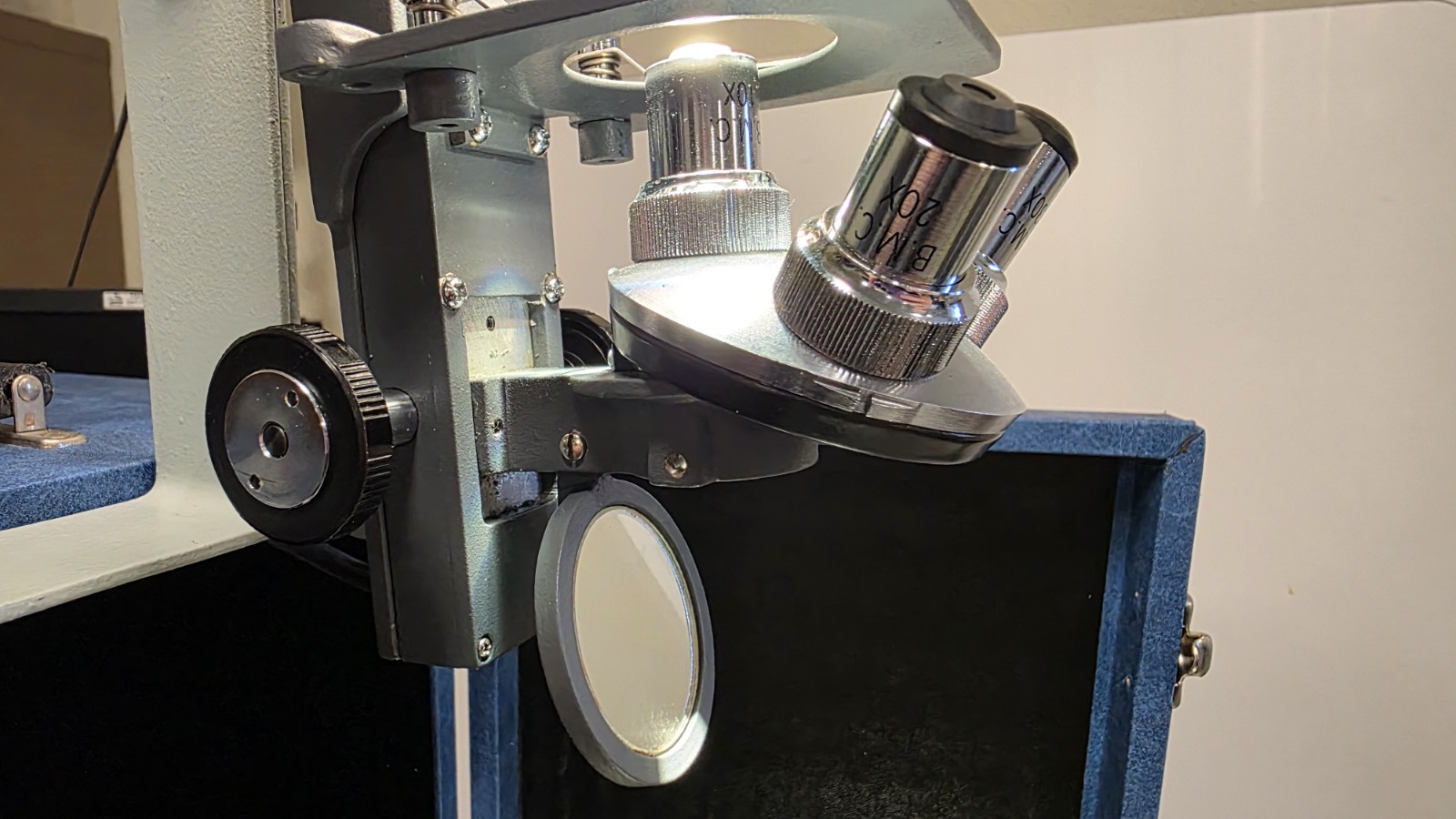 Bioscope 500 Series Microscope Projector