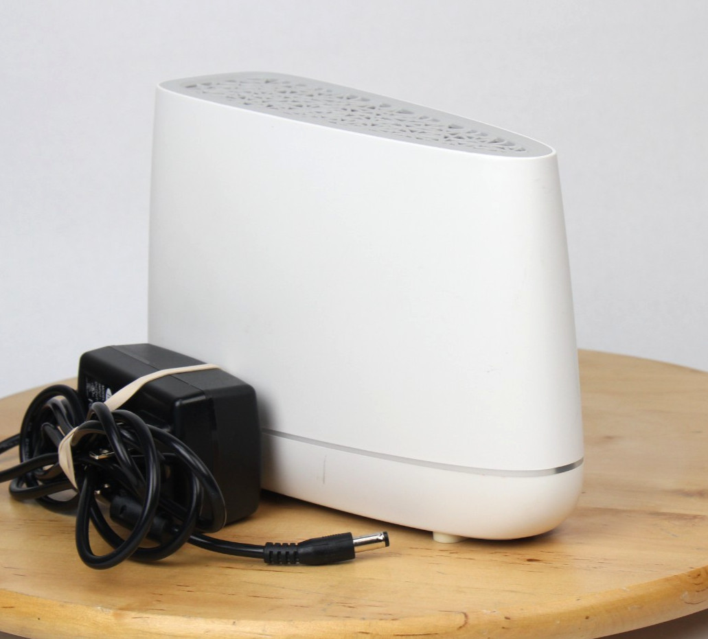 Vivint SM2-2W10 Smart Drive 4-Channel 1TB DVR w/ Power Supply - White