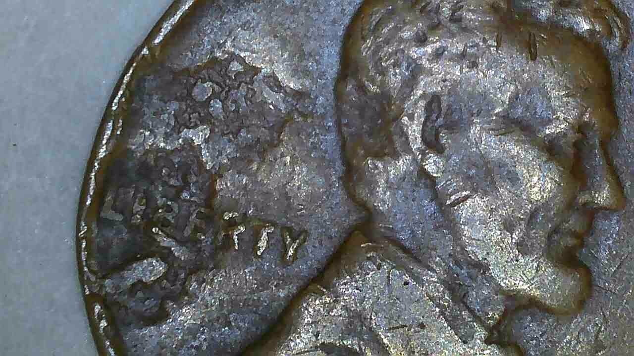 1945 P lincoln penny with lamination error.