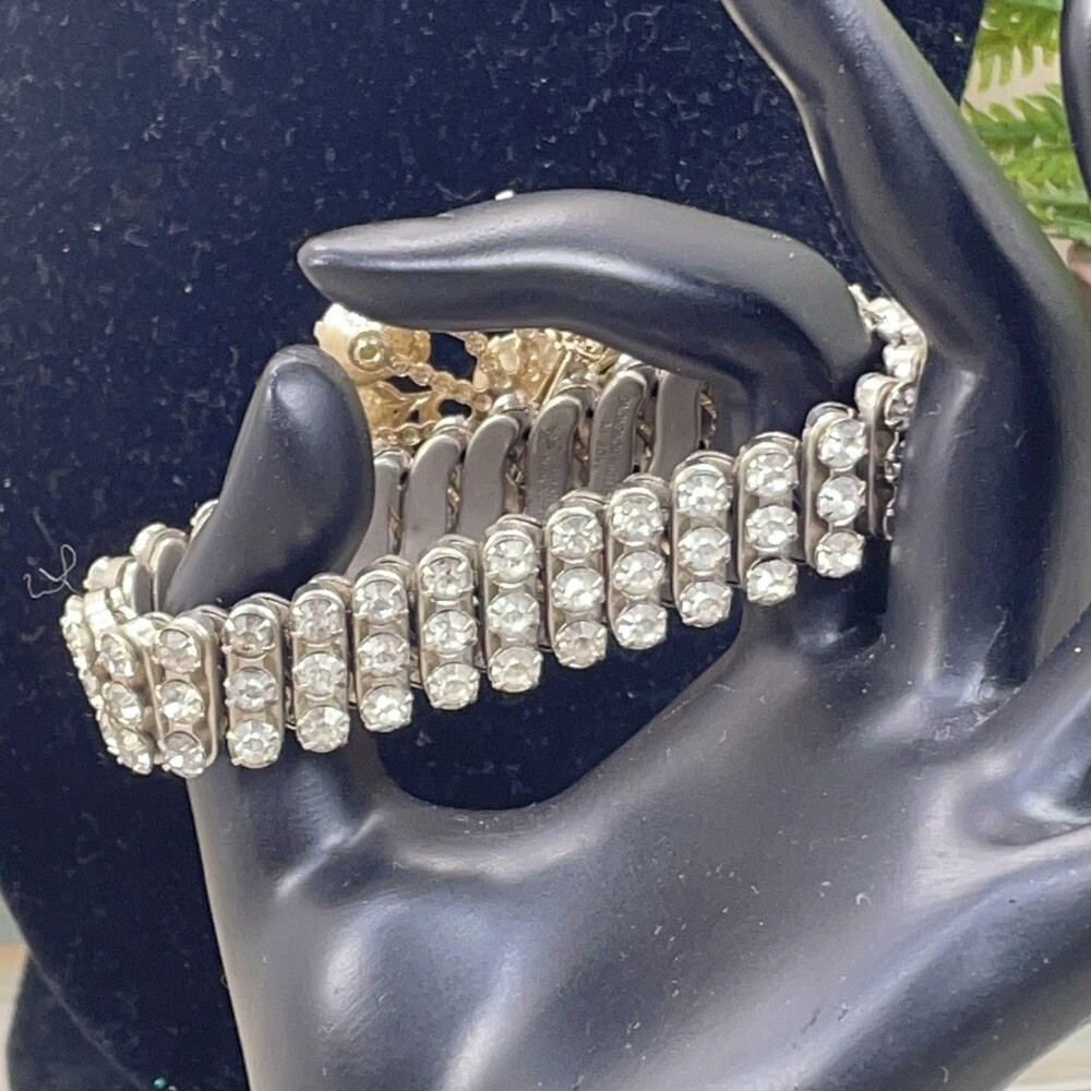Adorned Crown Artisan Assemblage Stretch rhinestone blue cluster bracelet